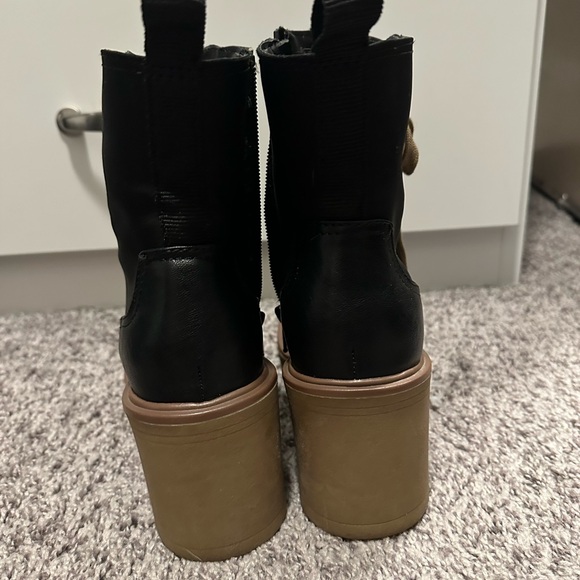 Universal Thread Black and Brown Winter Boots WORN ONCE - Picture 2 of 3